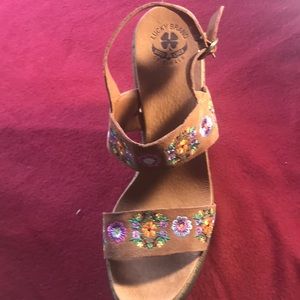 Gently wornPlatform Sandal